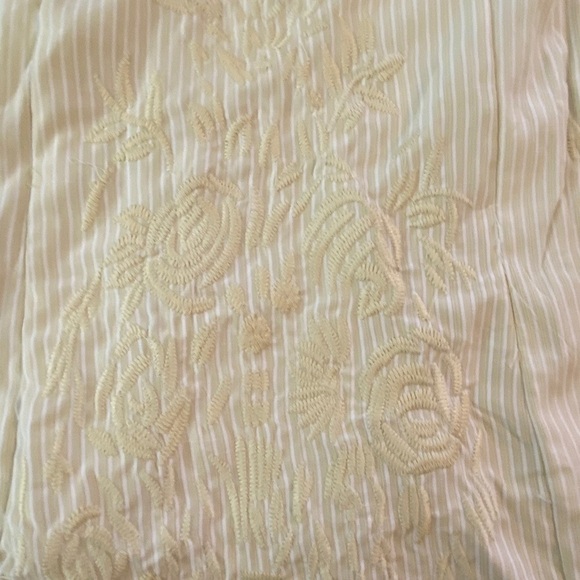 NWT Angela Plus Size Blouse Sleeveless Cream - Picture 10 of 13